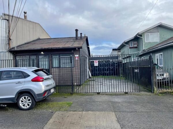 Se vende casa oficina con cabaña Población Anef